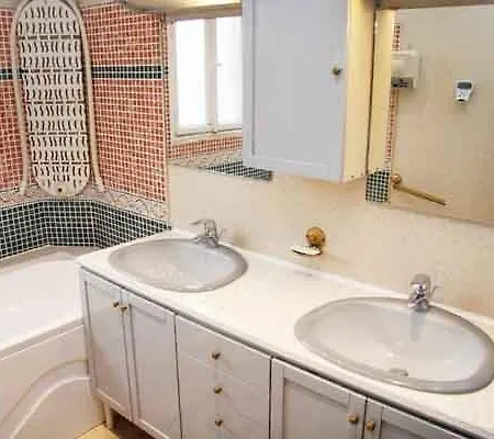 Two-bedroom Montmartre Appartement Parijs